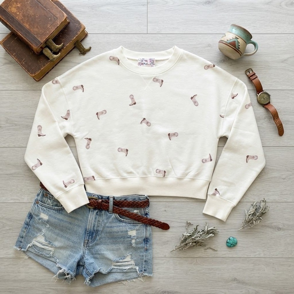 Pink Republic Women Cream Cowboy Boot Embroidered Cropped Crewneck Sweatshirt M